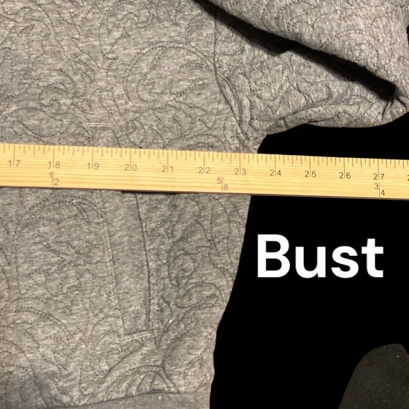 Gap women’s Gray Quilted Bomber Jacket Size XXL
BIN C - Picture 7 of 7